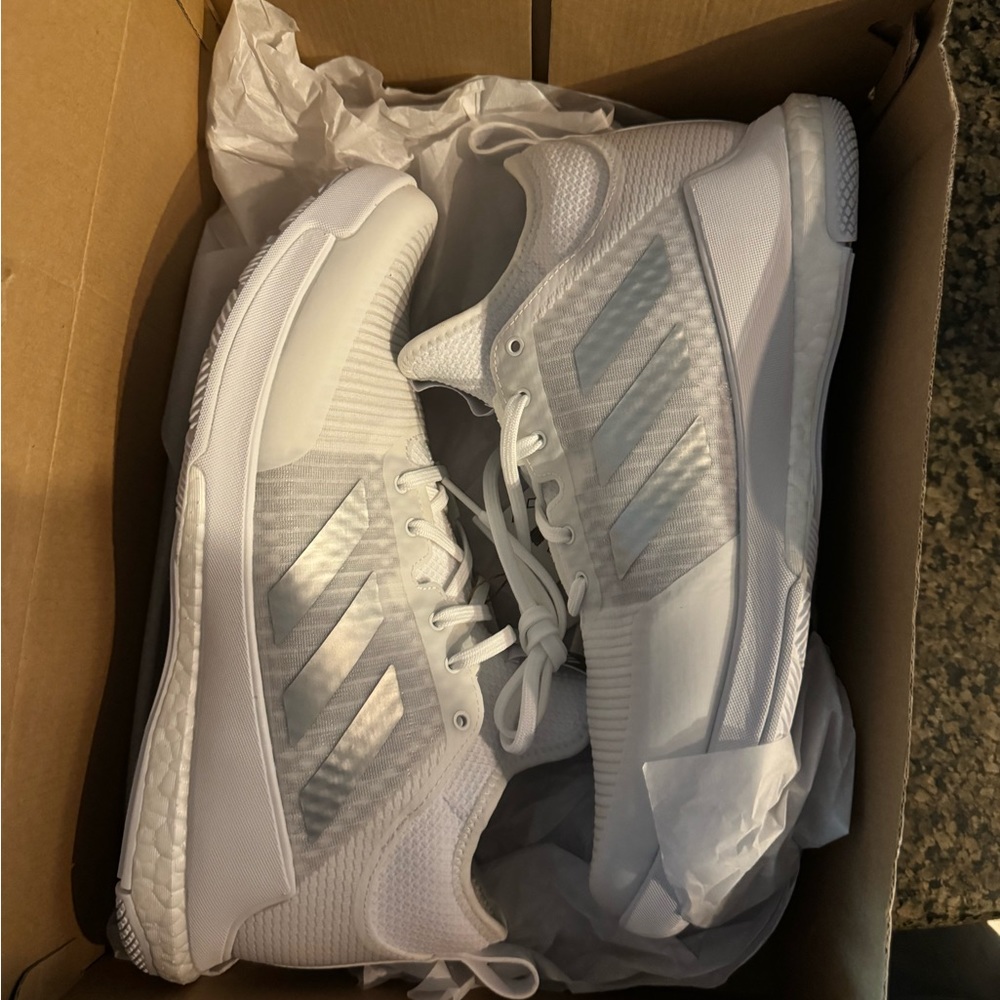 Men’s Size 11.5 or women’s 12.5 adidas crazy flight mid volleyball NEW IN BOX